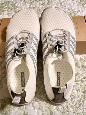 SEEKWAY Lightweight Slip-On Water/Beach Shoes in White with Gray Stripes